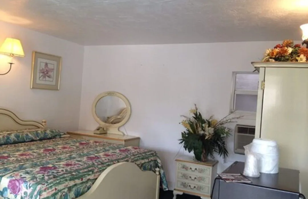 Three Oaks Motel - Titusville-1