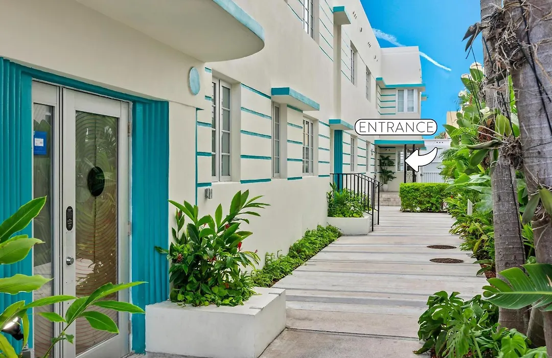 Luxuri Suites-1