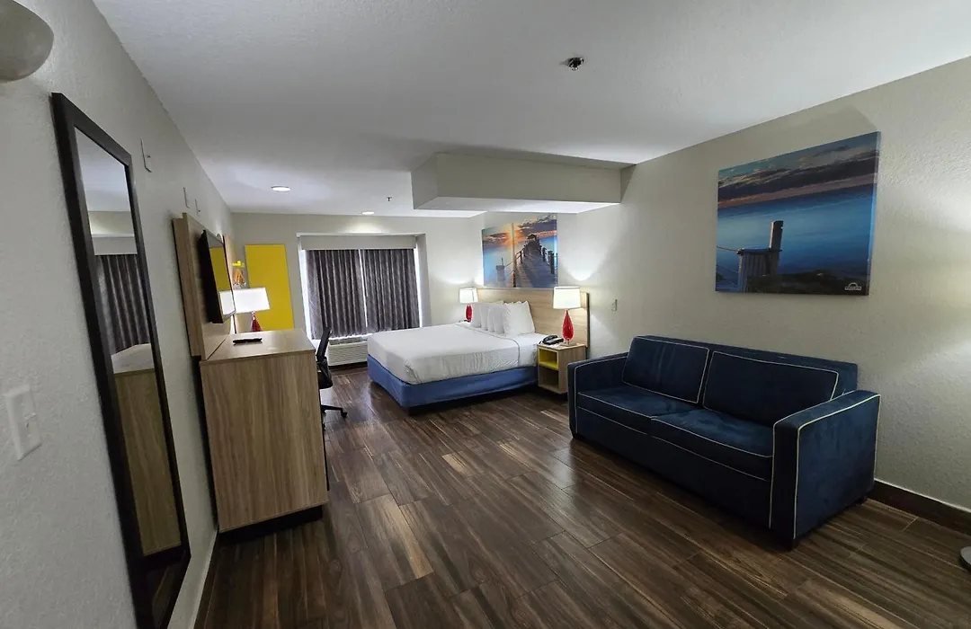 Days Inn & Suites By Wyndham Tampa/Raymond James Stadium-1