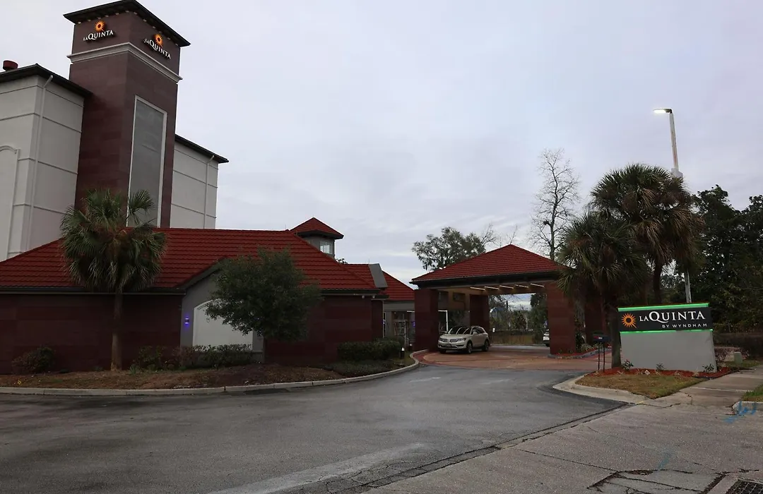 La Quinta Inn And Suites By Wyndham, Ocala-1