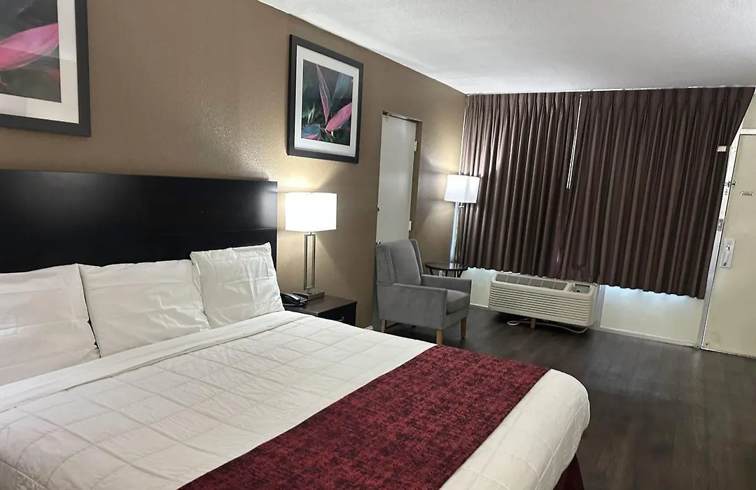 Rodeway Inn Bushnell-1