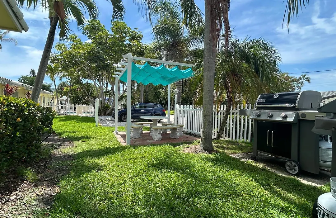 Bahama Beach Club Pompano - Cozy & Charming Apartments And Studios Near Beach With Heated Pool-1