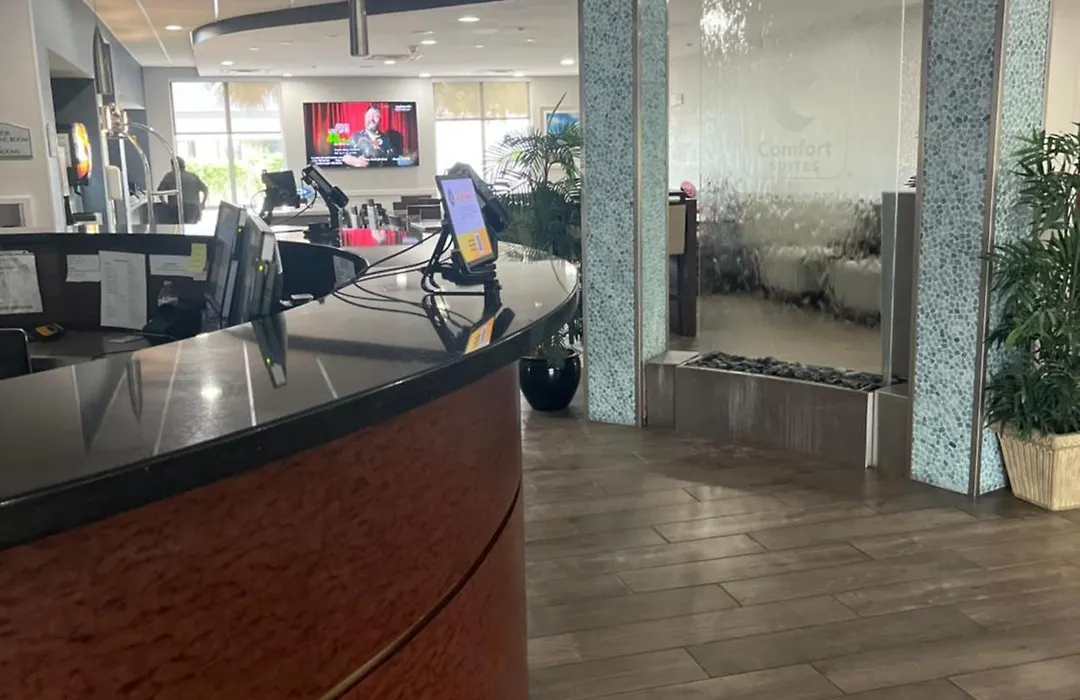 Comfort Suites Palm Bay - Melbourne-1