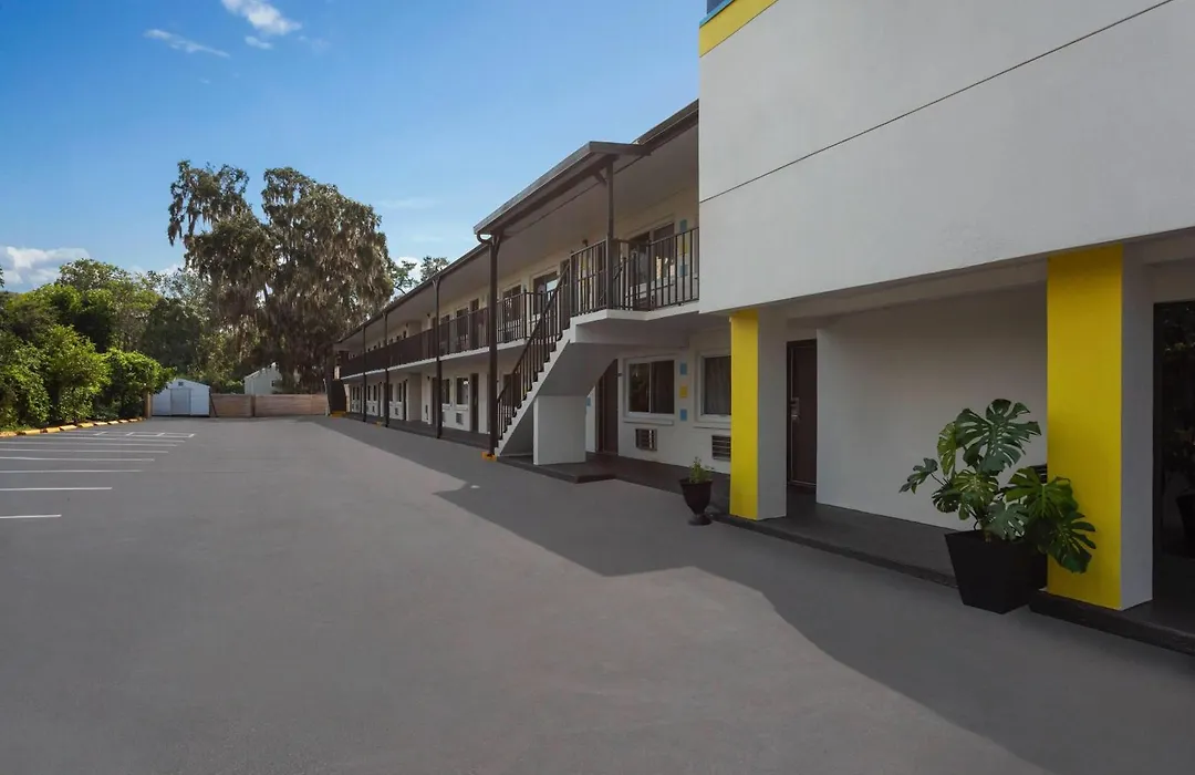 Days Inn By Wyndham Gainesville Hospital - University Area-1