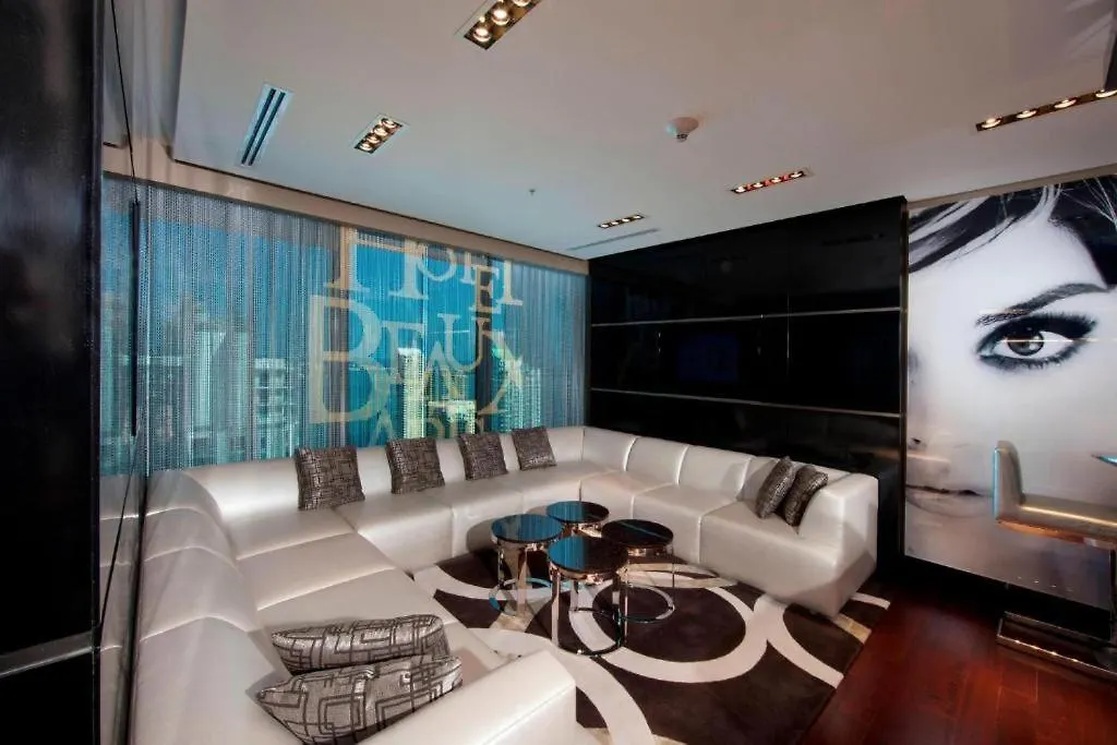 Hotel Beaux Arts, Autograph-1
