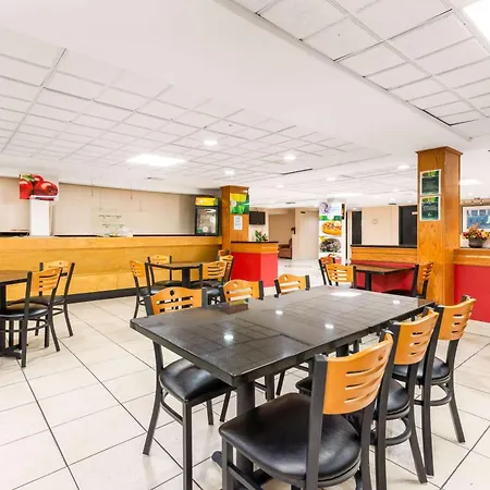 Quality Inn & Suites Orlando Airport-2