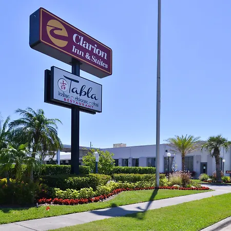 Clarion Inn&Suites Across From Universal Orlando Resort-3