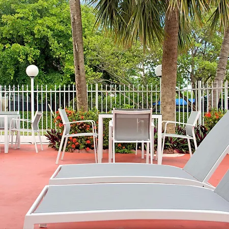 Travelodge By Wyndham Fort Lauderdale-2