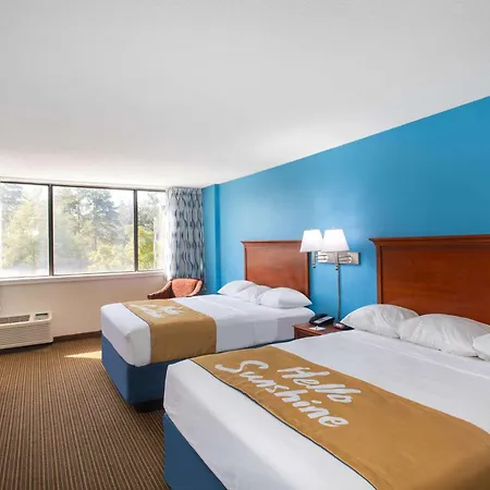 Days Inn & Suites By Wyndham Tallahassee Conf Center I-10-3