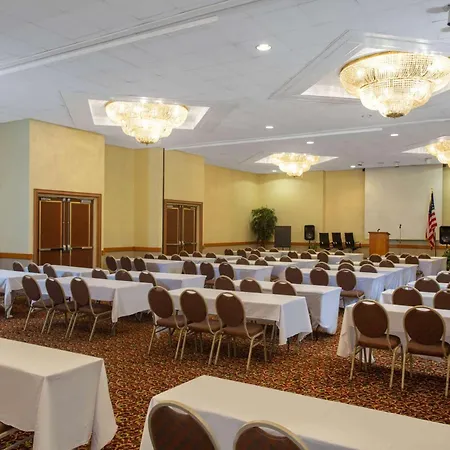 Days Inn & Suites By Wyndham Tallahassee Conf Center I-10-2