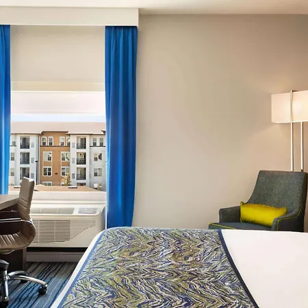 La Quinta Inn & Suites By Wyndham Orlando I-Drive Theme Parks-2