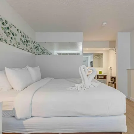 Travel Lodge By Wyndham 10 Min From Disney-2