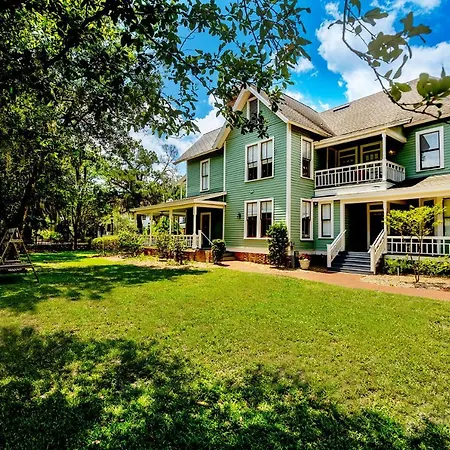 Southern Charm In The Camellia Rose Inn-2