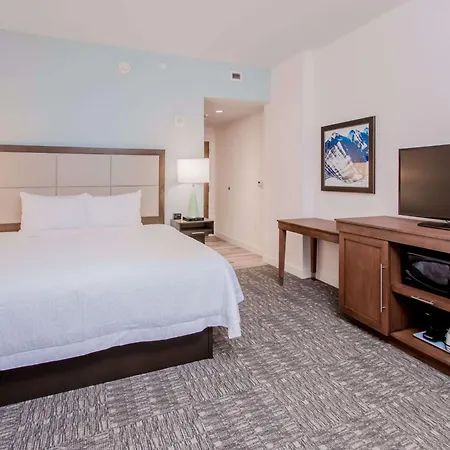 Hampton Inn & Suites Panama City Beach-Beachfront-3