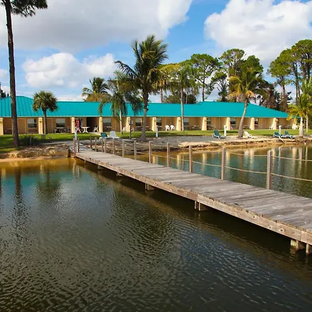 Lake Grassy Inn & Suites-2
