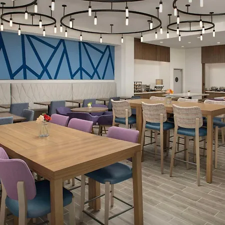 Hilton Garden Inn Pensacola Downtown-3