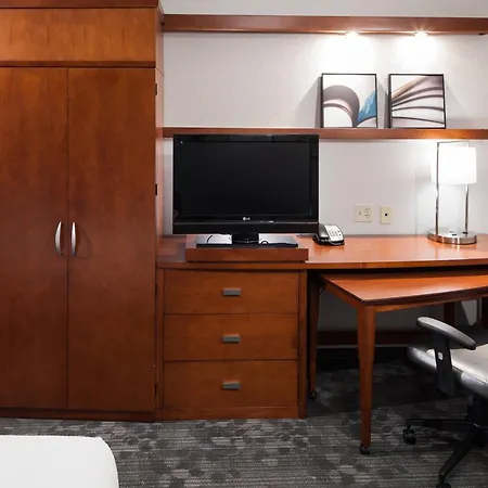 Courtyard By Marriott Miami At Dolphin Mall-2