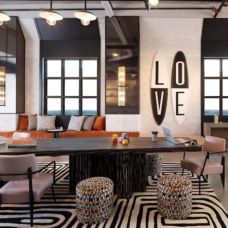 Moxy St. Petersburg Downtown-3