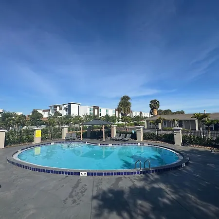 Super 8 By Wyndham Kissimmee-Orlando-3