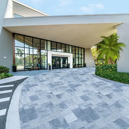 Doubletree By Hilton Tampa Rocky Point Waterfront-2
