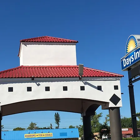Days Inn By Wyndham Fort Myers-2
