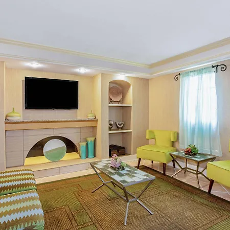 La Quinta Inn By Wyndham Orlando Airport West-3