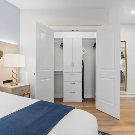 Harbor Suites At Harborwalk Village-3
