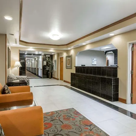 Days Inn & Suites By Wyndham Fort Pierce I-95-2