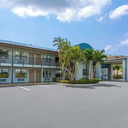 Baymont By Wyndham Punta Gorda/Port Charlotte-2
