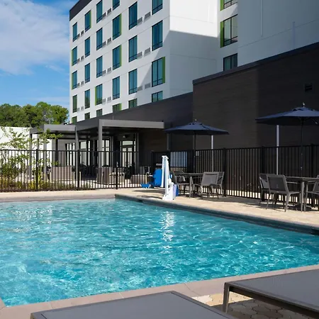 Courtyard By Marriott Lake City-3
