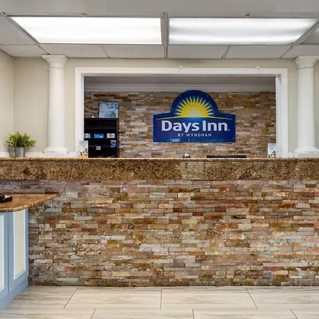 Days Inn By Wyndham Fort Myers Springs Resort-2