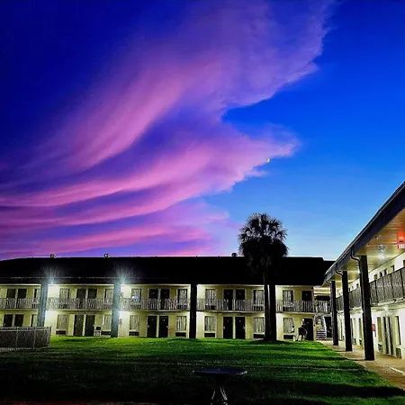 Days Inn By Wyndham Crystal River-2