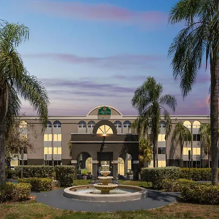La Quinta By Wyndham Miami Lakes-3