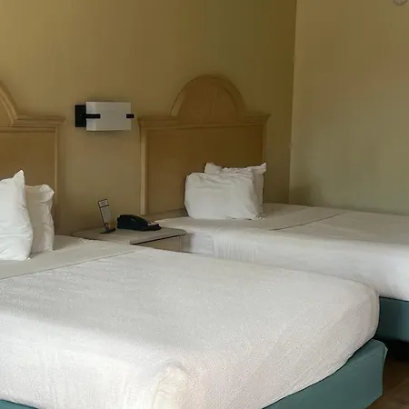 Hole Inn The Wall Hotel - Fort Walton Beach - Sunset Plaza - Nearby Beaches & Hurlburt-3