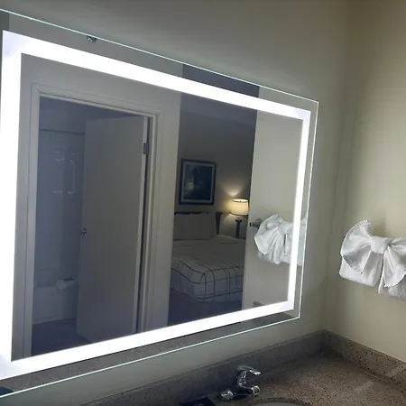 La Quinta Inn & Suites By Wyndham Sawgrass-2