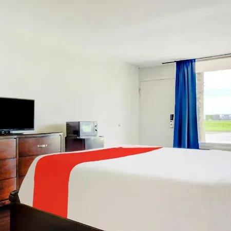 Oyo Hotel Dundee By Crystal Lake-3