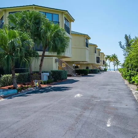 Coco Plum Beach & Tennis Club & Marina-3