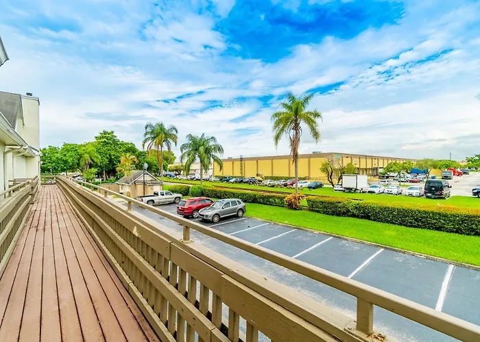 Inn & Suites Miami Airport West