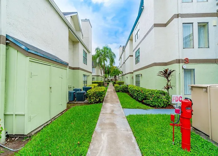 Inn & Suites Miami Airport West