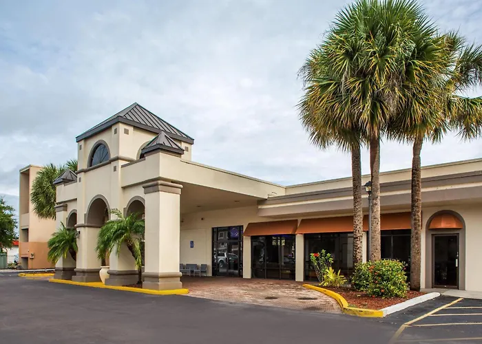 Days Inn & Suites By Wyndham Orlando Airport