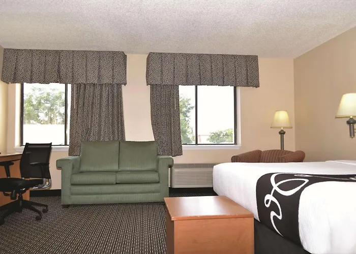 La Quinta By Wyndham Tampa Fairgrounds - Casino Hotel Mango