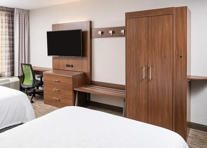Holiday Inn Express - West By Ihg