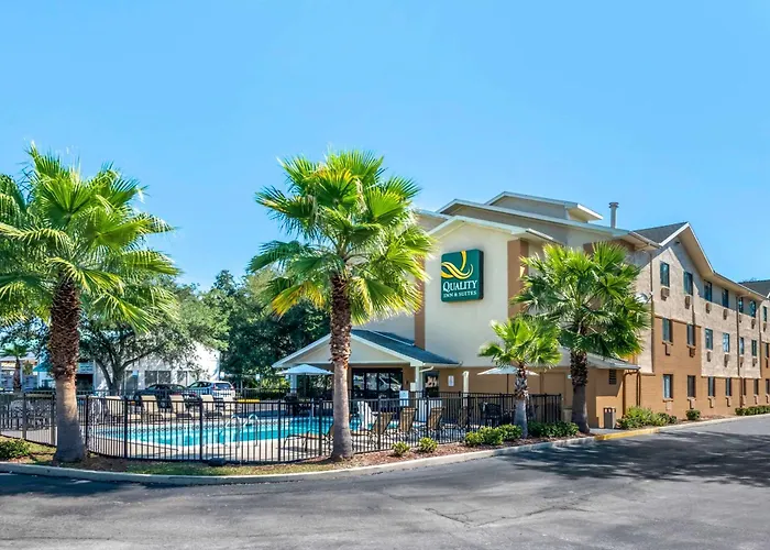 Quality Inn & Suites Chain Of Lakes