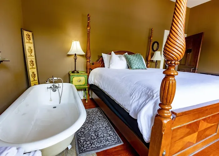 Southern Charm In The Camellia Rose Inn Gainesville