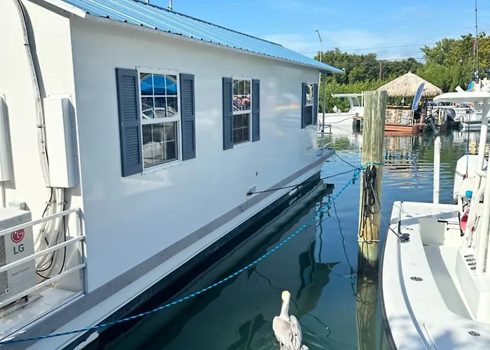Aqua Lodges At Hurricane Hole Marina