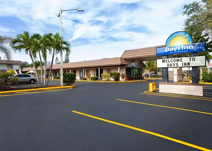Days Inn By Wyndham St. Petersburg Central