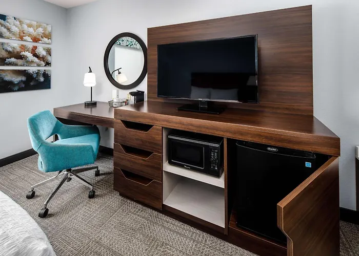 Hampton Inn & Suites