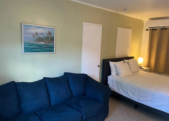 Tiana Beach Inn