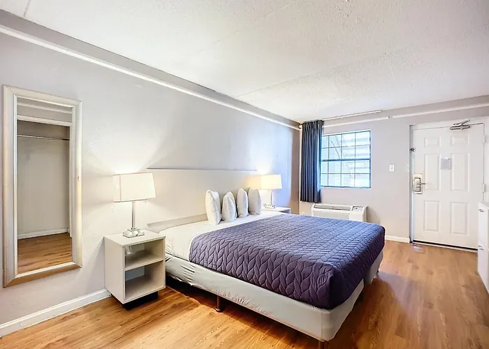 Soho Inn And Suites North