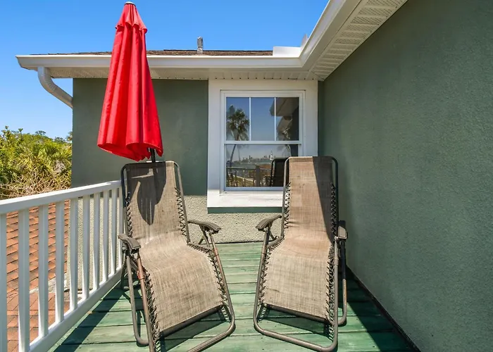 Sea Breeze Manor Inn St. Petersburg